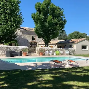 https://le-mas-du-pigeonnier.hotels-rhonealpes.com
